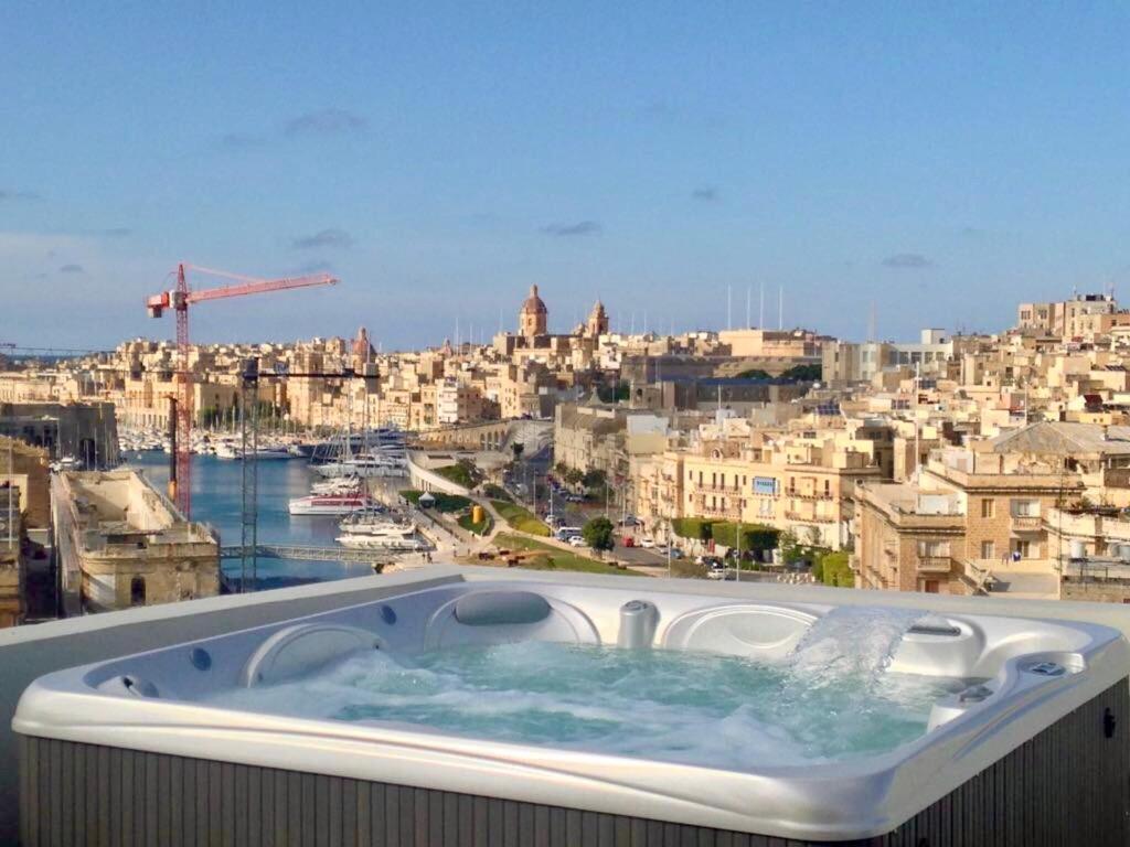 Penthouse Retreat Apartment Cospicua Bagian luar foto
